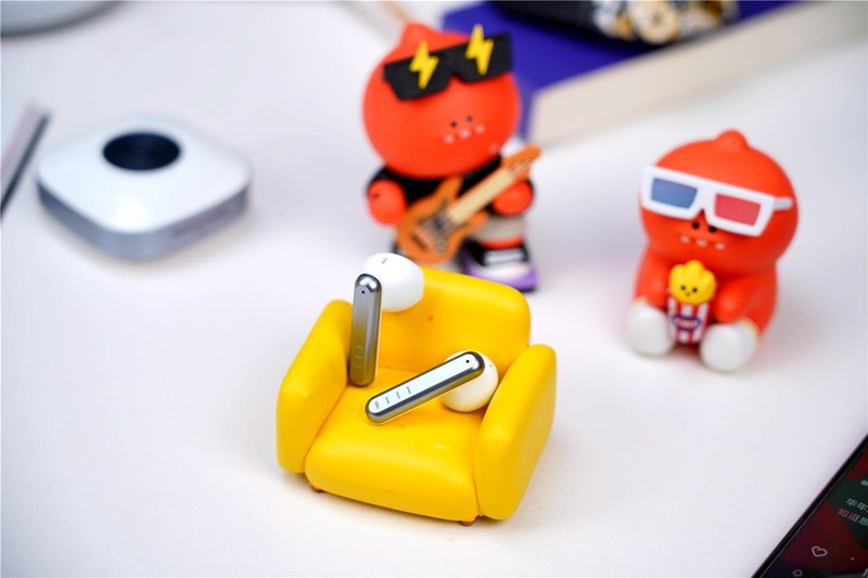 七夕情 人节最佳撒狗粮方式，FIIL Key银宇白耳机为爱情制造惊喜