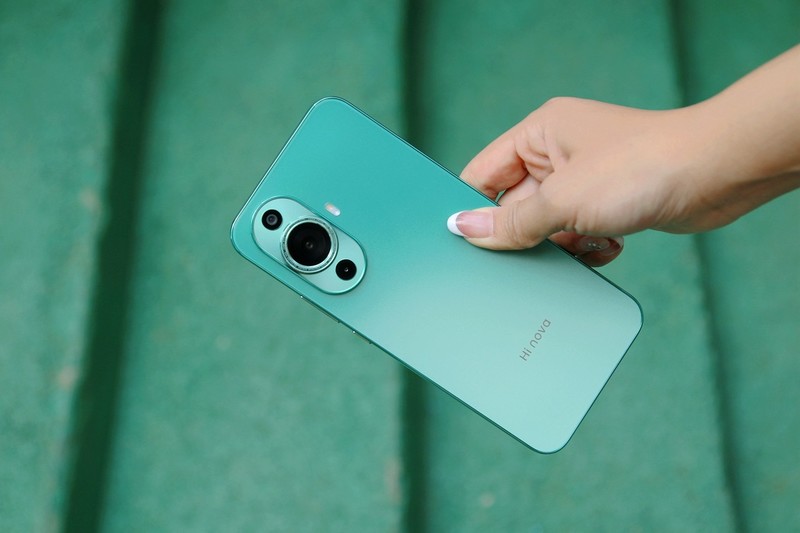 Hi nova 11首发体验：潮流轻薄还擅长拍人像？