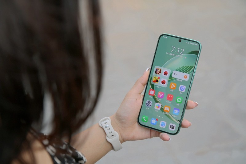 Hi nova 11首发体验：潮流轻薄还擅长拍人像？