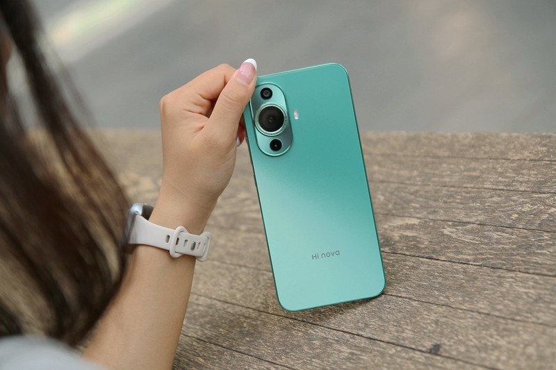 Hi nova 11首发体验：潮流轻薄还擅长拍人像？