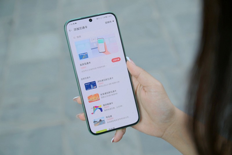 Hi nova 11首发体验：潮流轻薄还擅长拍人像？