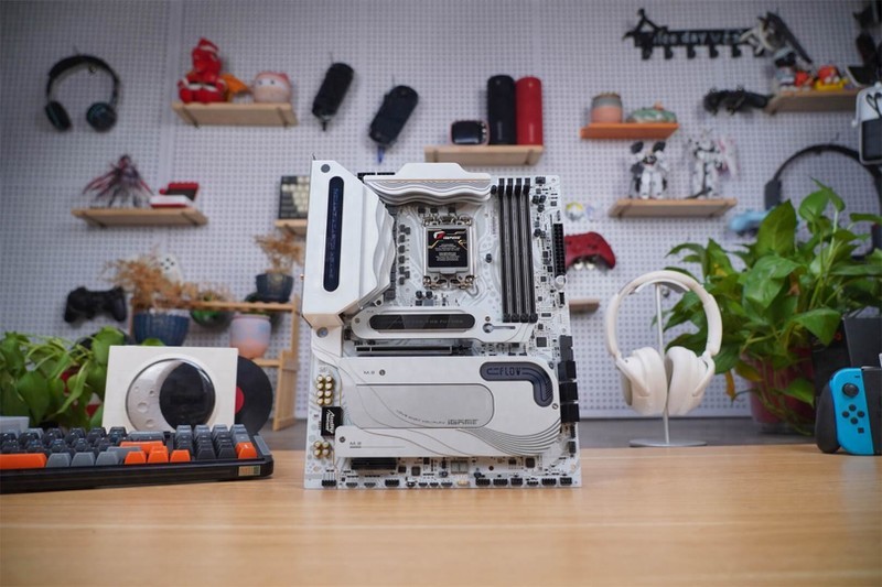 “银河战舰”出击，新旗舰来袭-七彩虹iGame Z790 D5 FLOW主板分享
