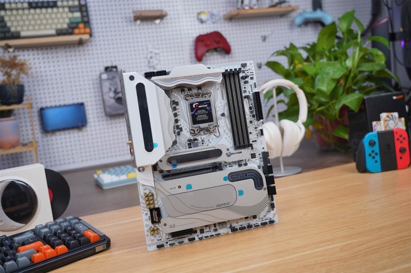 “银河战舰”出击，新旗舰来袭-七彩虹iGame Z790 D5 FLOW主板分享