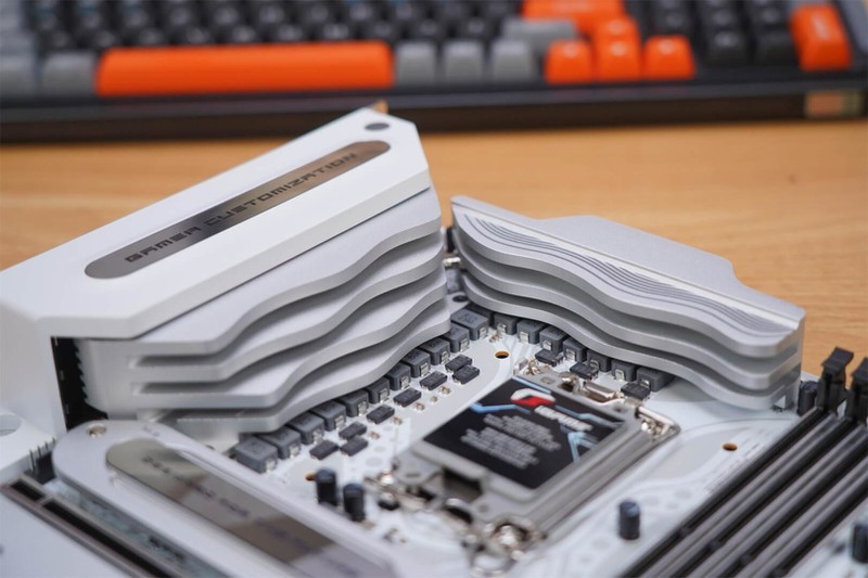 “银河战舰”出击，新旗舰来袭-七彩虹iGame Z790 D5 FLOW主板分享