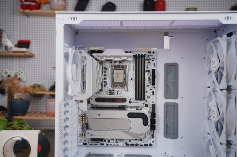 “银河战舰”出击，新旗舰来袭-七彩虹iGame Z790 D5 FLOW主板分享