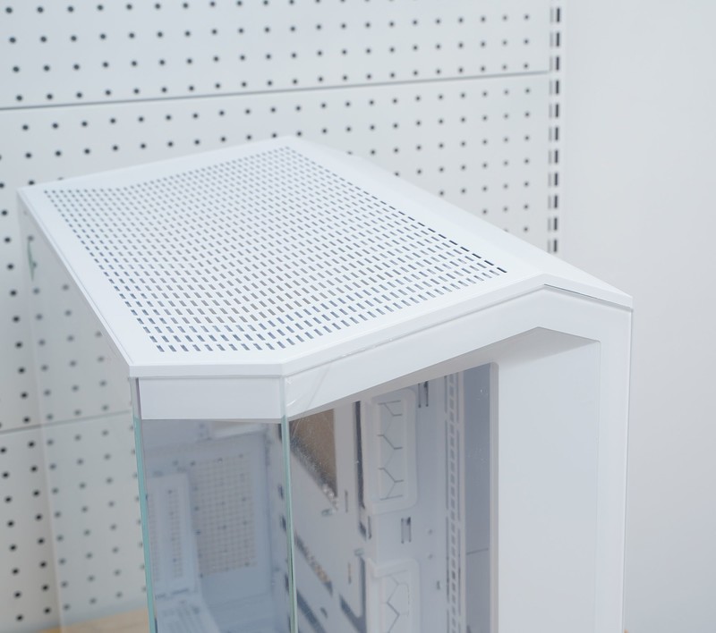 给硬件来个通透海景房微星MAG PANO 100L PZ WHITE白刃PLUS体验