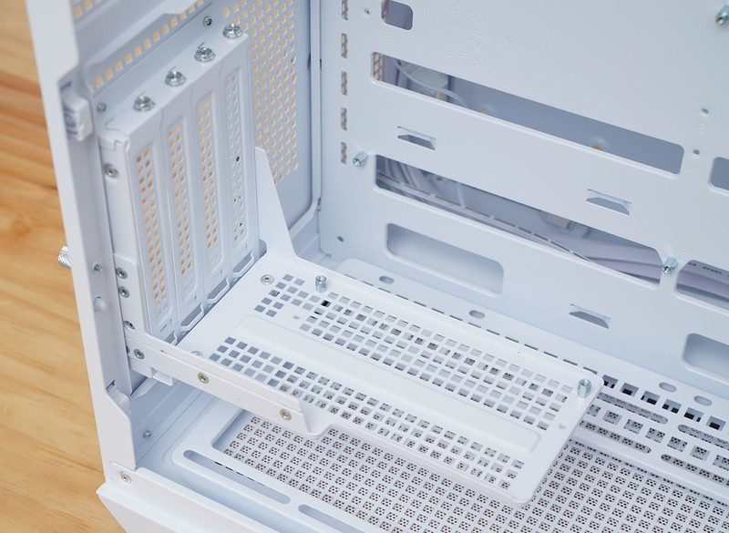 给硬件来个通透海景房微星MAG PANO 100L PZ WHITE白刃PLUS体验