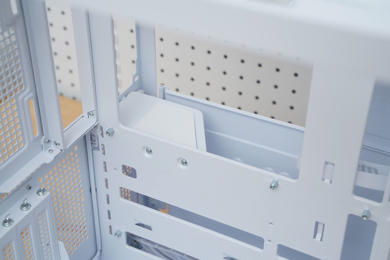 给硬件来个通透海景房微星MAG PANO 100L PZ WHITE白刃PLUS体验