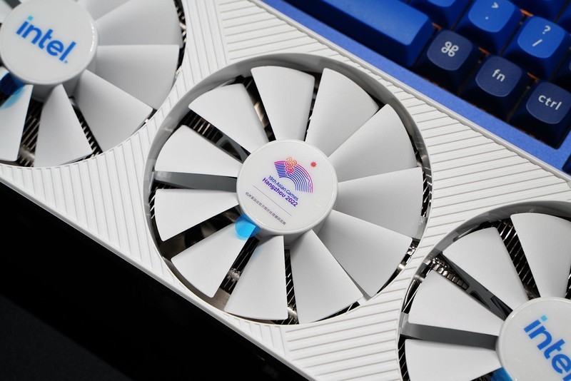 给硬件来个通透海景房微星MAG PANO 100L PZ WHITE白刃PLUS体验