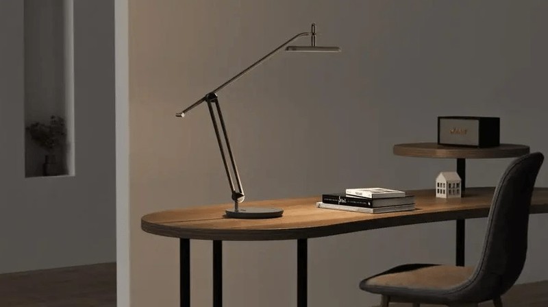书桌用什么灯对视力好？分享专业的读写台灯