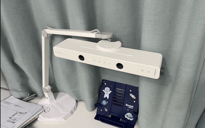 书桌用什么灯对视力好？分享专业的读写台灯