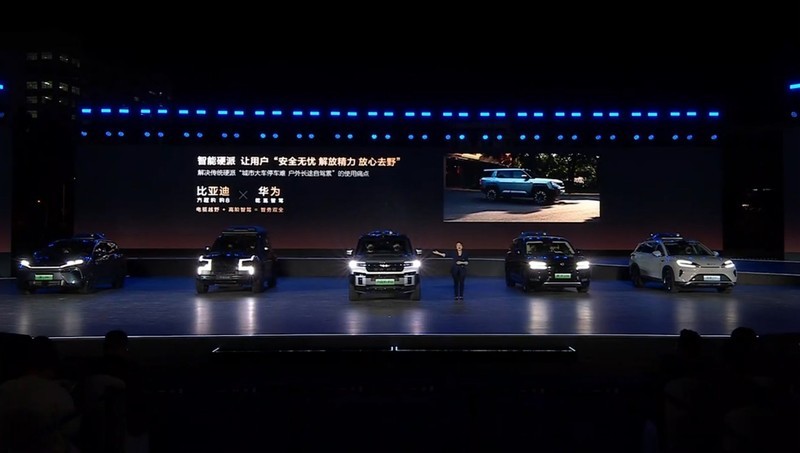 比亚迪豹8无人机版：出行新体验，一键开启智能旅拍