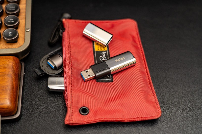 体积与普通U盘一样大，速度却快十几倍，朗科US2固态闪存盘评测