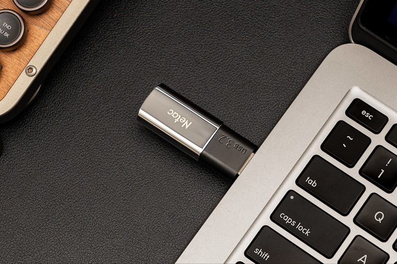 体积与普通U盘一样大，速度却快十几倍，朗科US2固态闪存盘评测