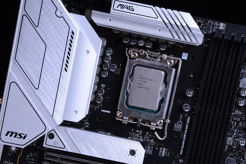 好看实用还不贵的白色装机方案，先马黑洞X雪装版+12400+3070Ti装机分享