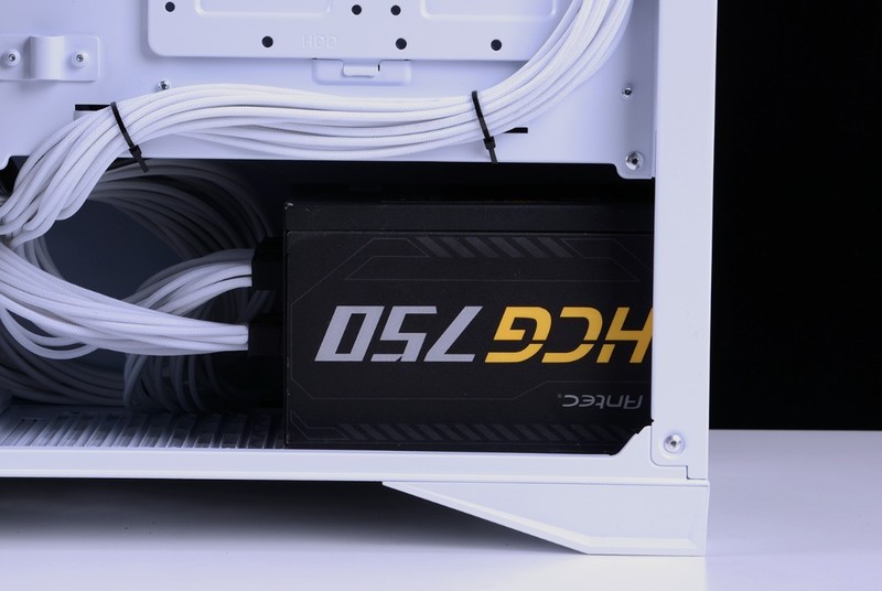 好看实用还不贵的白色装机方案，先马黑洞X雪装版+12400+3070Ti装机分享