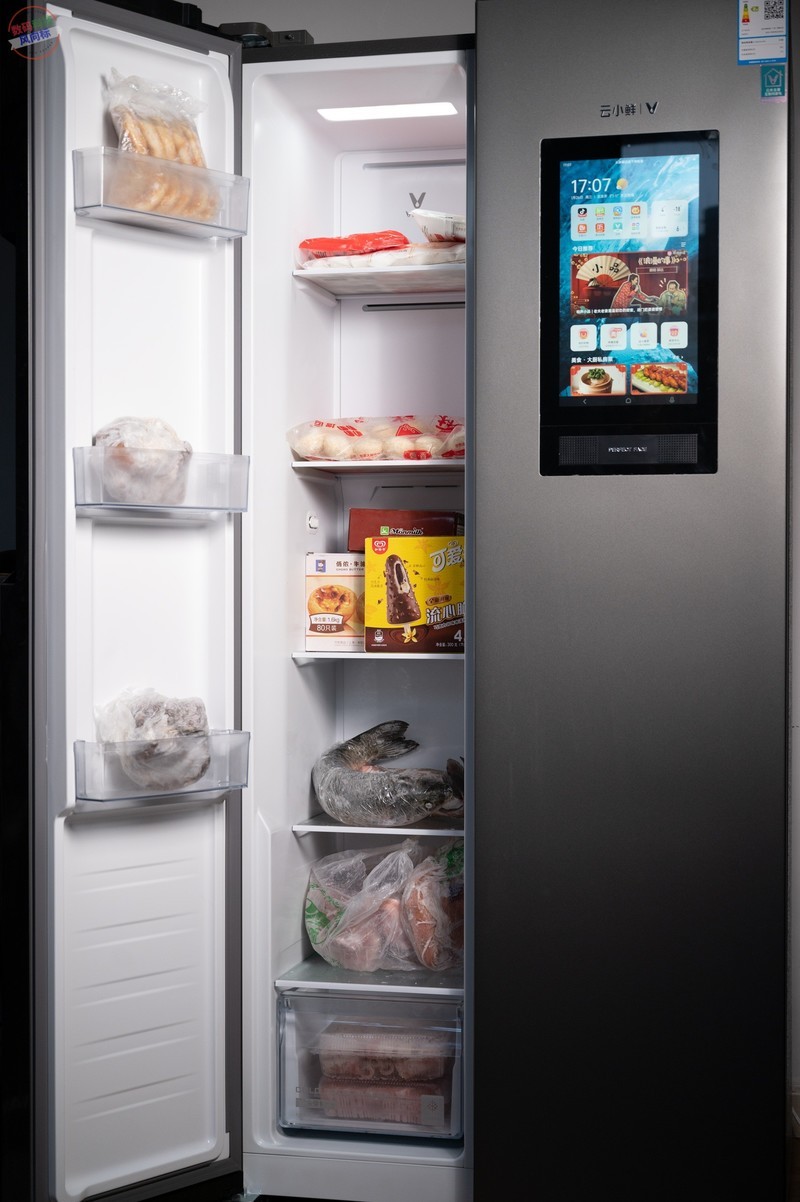 现代冰箱都有大屏了？保鲜出色还能教做菜，云米大屏冰箱智能满满