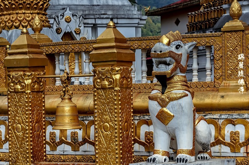 瑞丽 · 总佛寺 · 小金塔