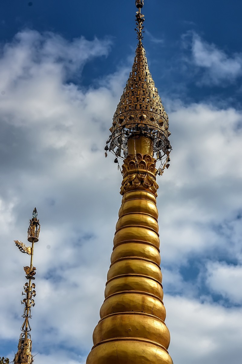 瑞丽 · 总佛寺 · 小金塔