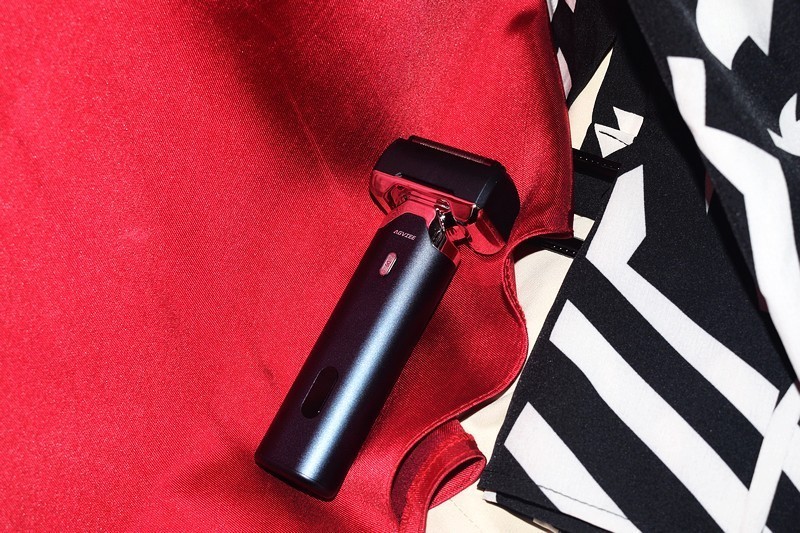 净剃新高度！未野MRX剃须刀测评:5刀头狂魔与纤薄刀片，打造极致无痕剃须体验