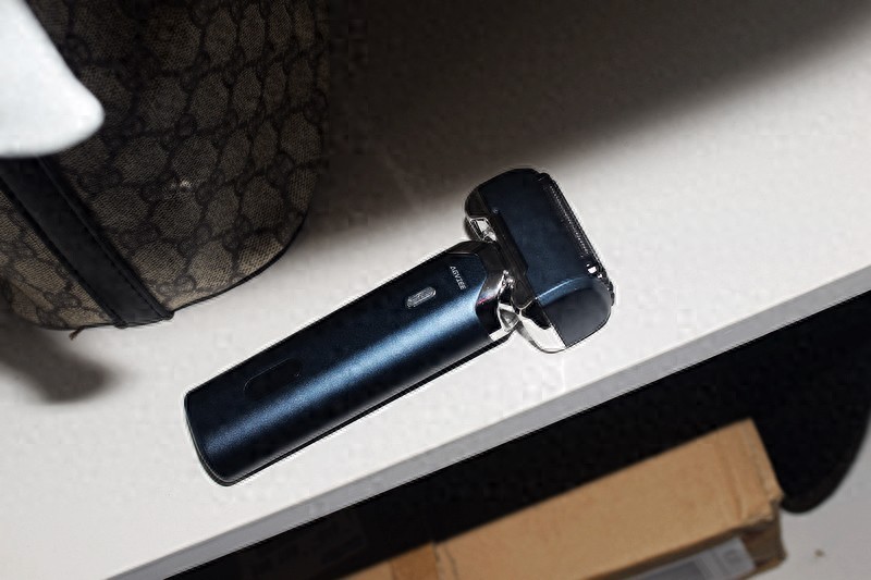 净剃新高度！未野MRX剃须刀测评:5刀头狂魔与纤薄刀片，打造极致无痕剃须体验
