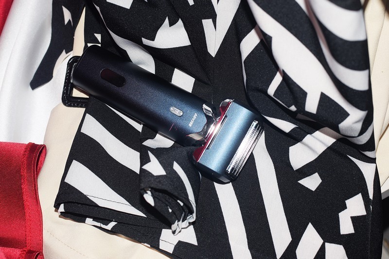 净剃新高度！未野MRX剃须刀测评:5刀头狂魔与纤薄刀片，打造极致无痕剃须体验