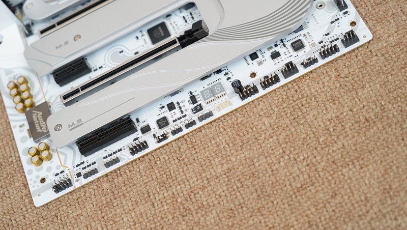 颜值性能我全都要，七彩虹 iGame Z790D5 FLOW主板体验分享