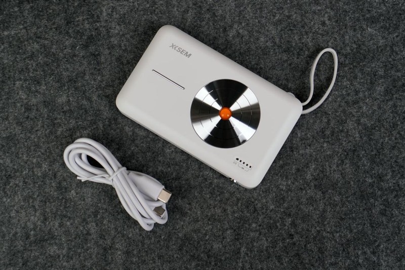 西圣 PB 磁吸式移动电源评测：出行充电的得力助手