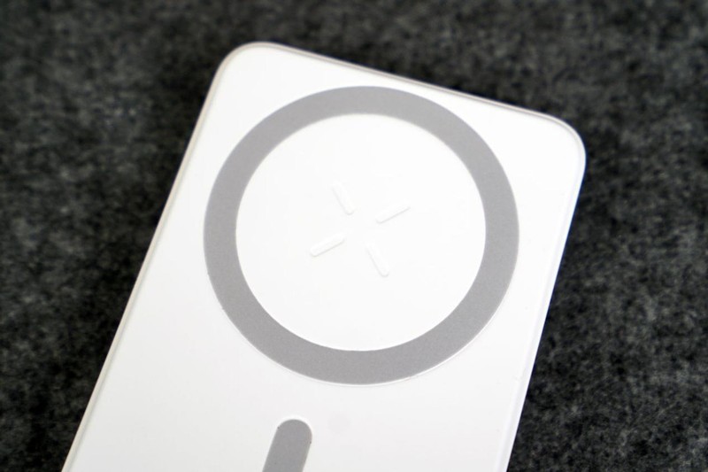 西圣 PB 磁吸式移动电源评测：出行充电的得力助手