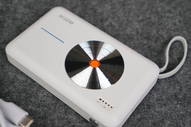 西圣 PB 磁吸式移动电源评测：出行充电的得力助手