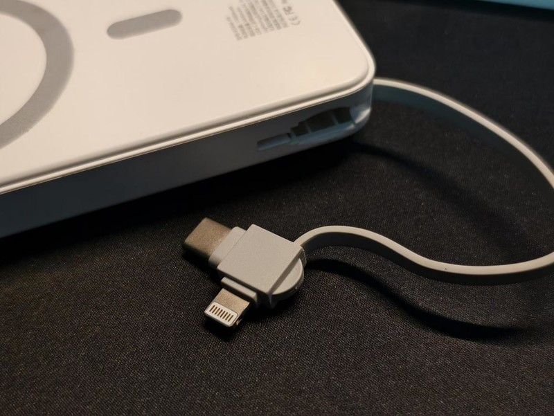 西圣 PB 磁吸式移动电源评测：出行充电的得力助手