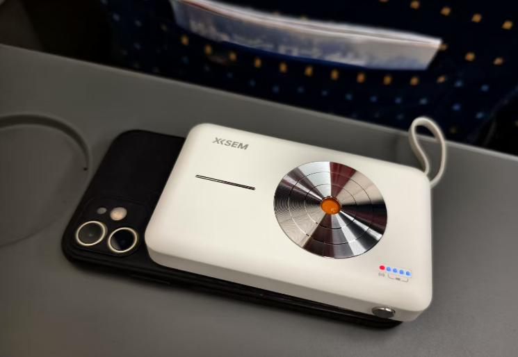 西圣 PB 磁吸式移动电源评测：出行充电的得力助手