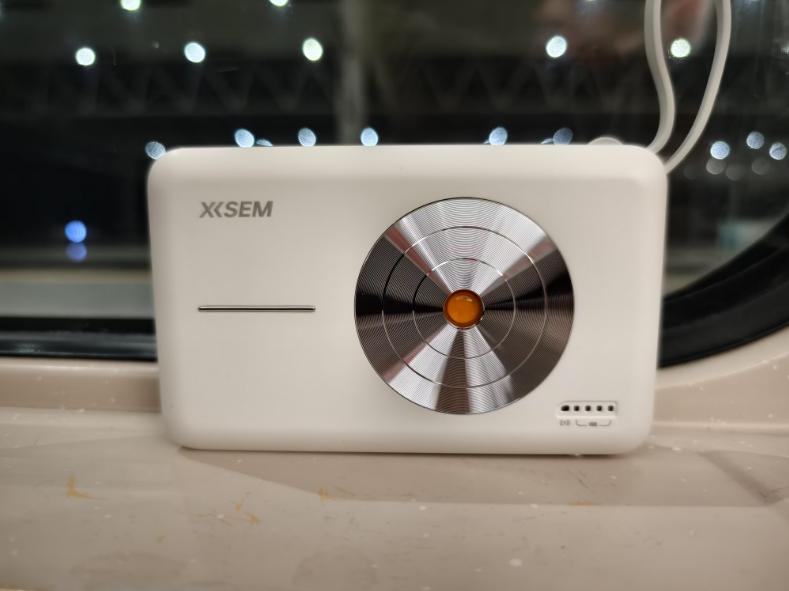 西圣 PB 磁吸式移动电源评测：出行充电的得力助手