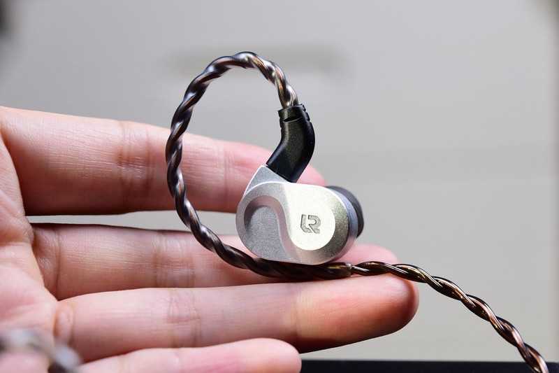 可能是聆听现场LIVE的最佳平板振膜耳机，只要699！铄耳S08简评