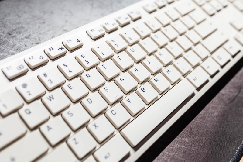 百元左右的大厂无线键鼠，安静优雅的办公神器，樱桃DW2300复古白