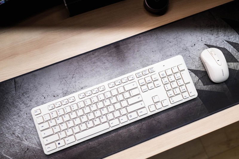 百元左右的大厂无线键鼠，安静优雅的办公神器，樱桃DW2300复古白