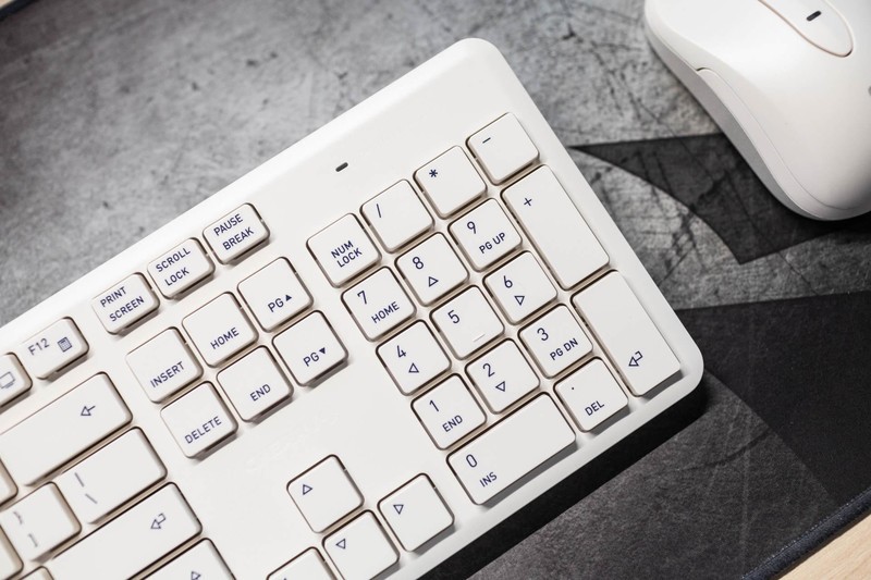 百元左右的大厂无线键鼠，安静优雅的办公神器，樱桃DW2300复古白