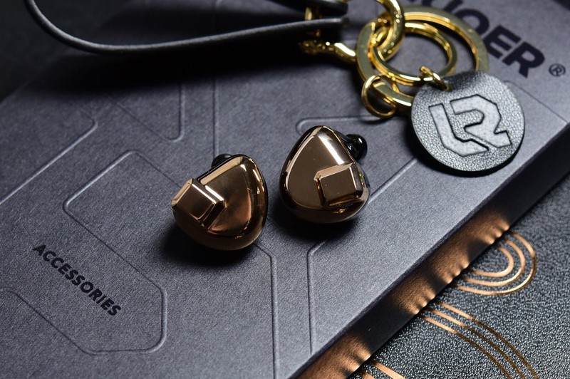 它不仅是限量款，也是平板振膜耳机中的异类！铄耳S12 Edition上手