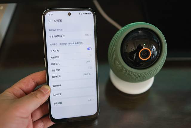 华为智选海雀雀蛋Max，具身智能重塑家庭看护标杆