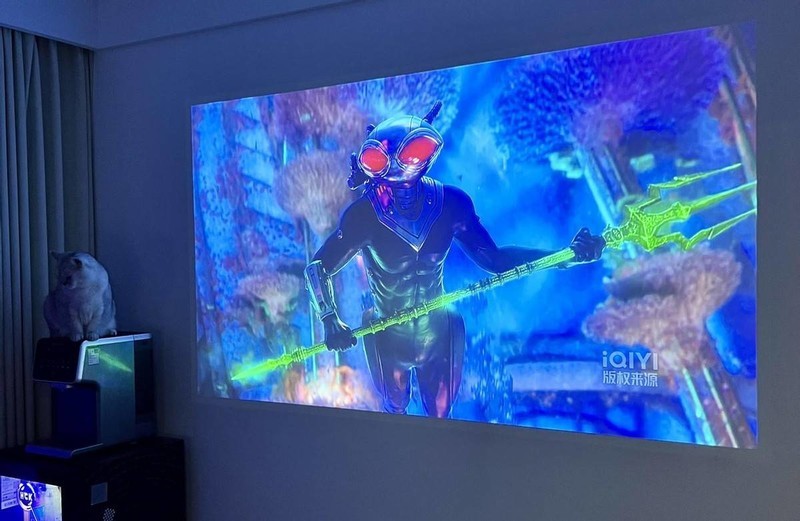 2025卧室投影仪性价比之选！这两款实测优秀，闭眼入不亏！