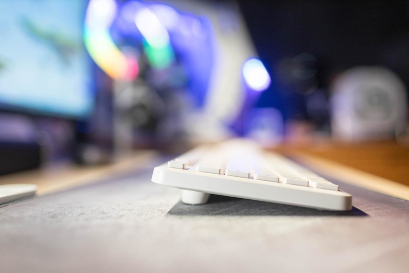 百元左右的大厂无线键鼠，安静优雅的办公神器，樱桃DW2300复古白