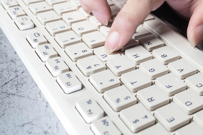 百元左右的大厂无线键鼠，安静优雅的办公神器，樱桃DW2300复古白