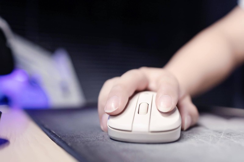 百元左右的大厂无线键鼠，安静优雅的办公神器，樱桃DW2300复古白