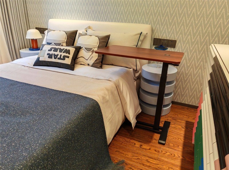 懒人向往的便利生活！床边沙发随意嵌入，乐歌T04小边桌好用至极