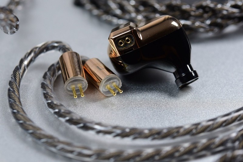 它不仅是限量款，也是平板振膜耳机中的异类！铄耳S12 Edition上手