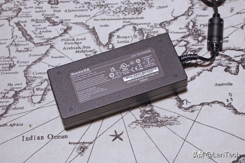 双扇加持，稳定高能：零刻 SEi12 高性能迷你电脑体验