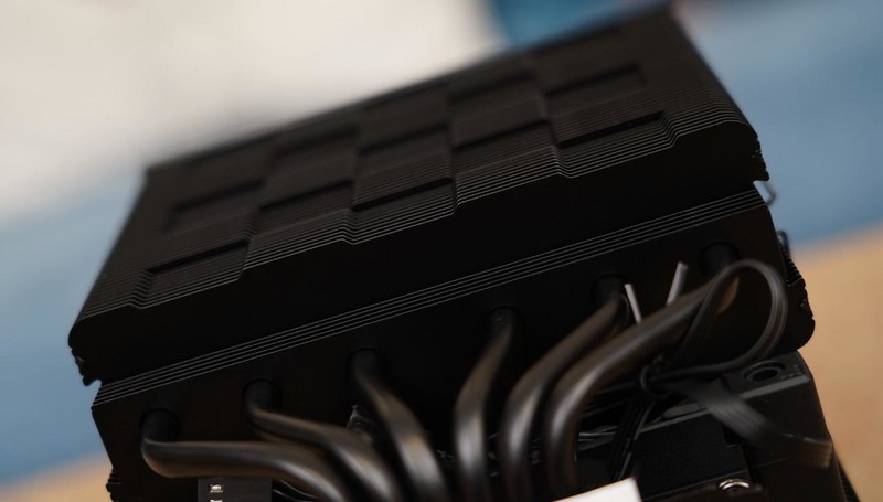 打游戏谁更胜一筹？AMD 锐龙7 7800X3D、Intel i9 14900K对比测试