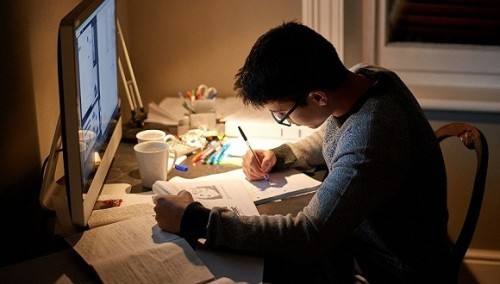 学生写作业护眼灯如何选购？为什么用护眼台灯后眼睛状况百出