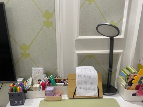 学生写作业护眼灯如何选购？为什么用护眼台灯后眼睛状况百出