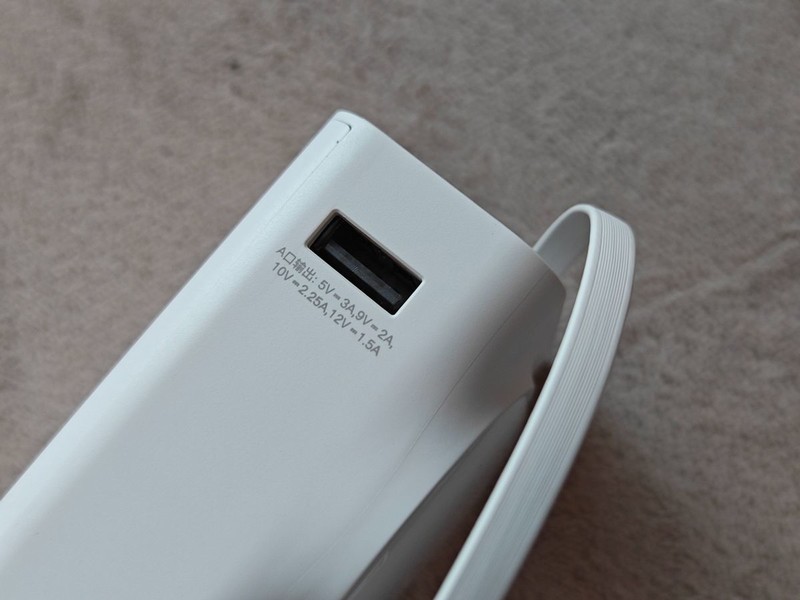 iWALK爱沃可拉拉宝伸缩线充电宝，便携高效，满足多种需求